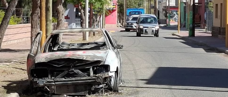 auto incendiado en belen