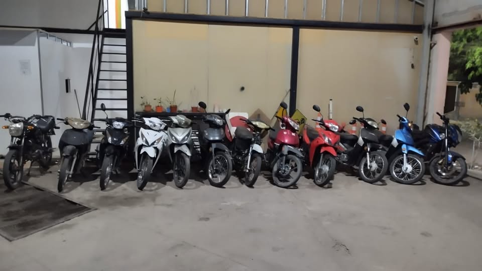 MOTOS