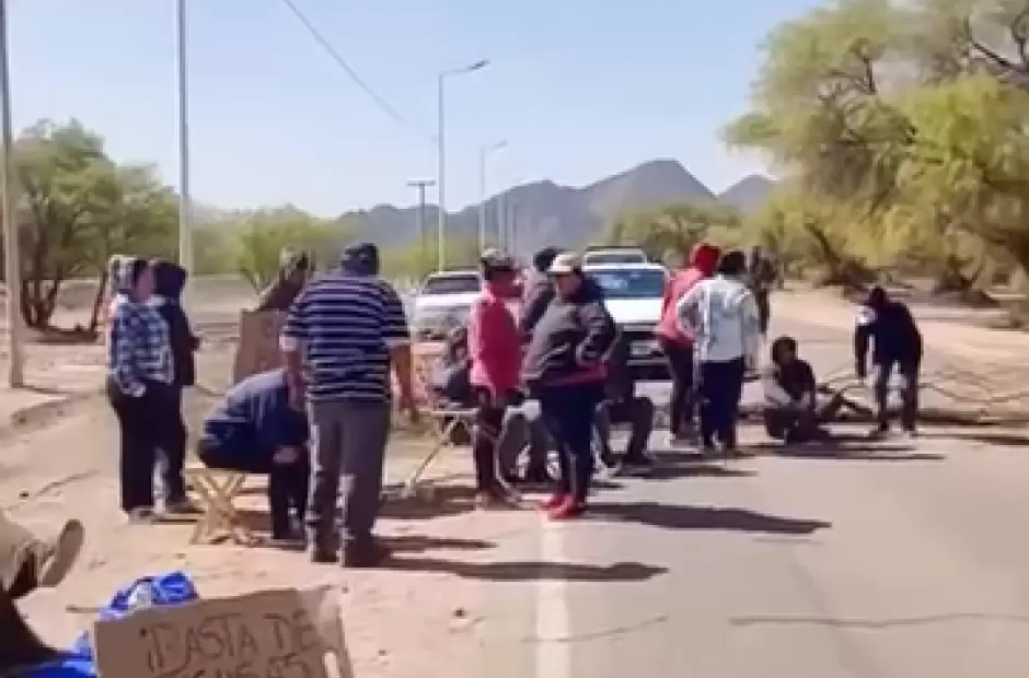 corte de ruta en tinogasta